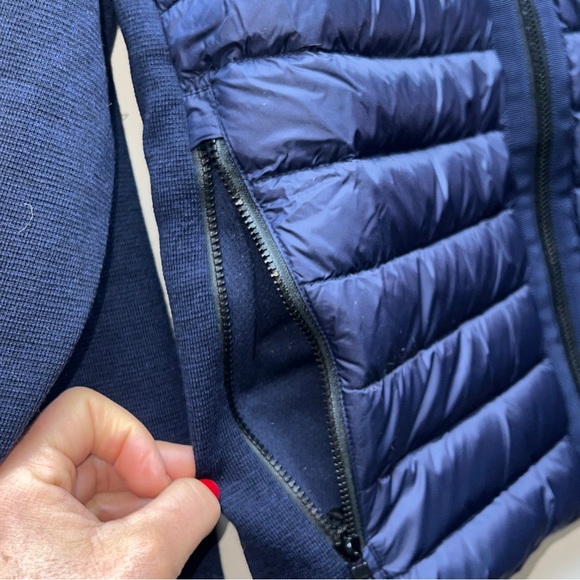 CANADA GOOSE HyBridge Knit Packable Jacket IN Navy NWT size XS - Picture 9 of 13